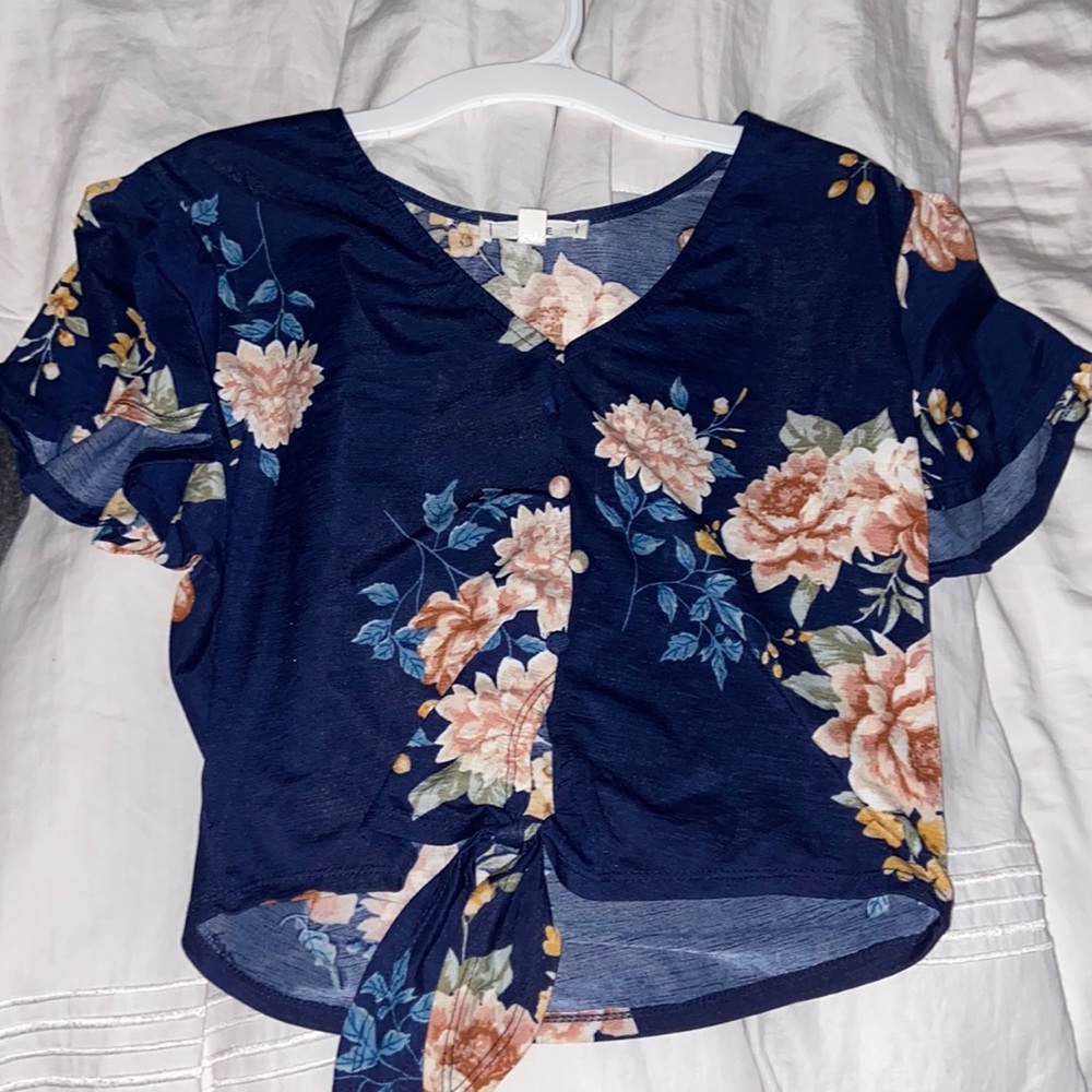 Super cute floral tee with tie front